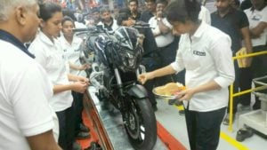 bajaj-dominar-400-black-front-angle-production-line-images-1