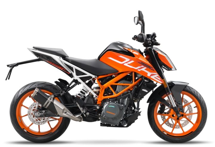 BMW G 310 R vs KTM 390 Duke 2017 KTM Duke 390 India side