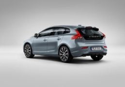 2017-volvo-v40-official-image-rear-angle