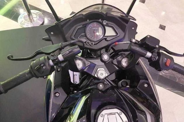 pulsar rs 200 back seat price