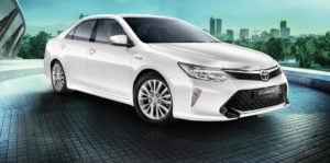 2017 toyota camry hybrid front angle images