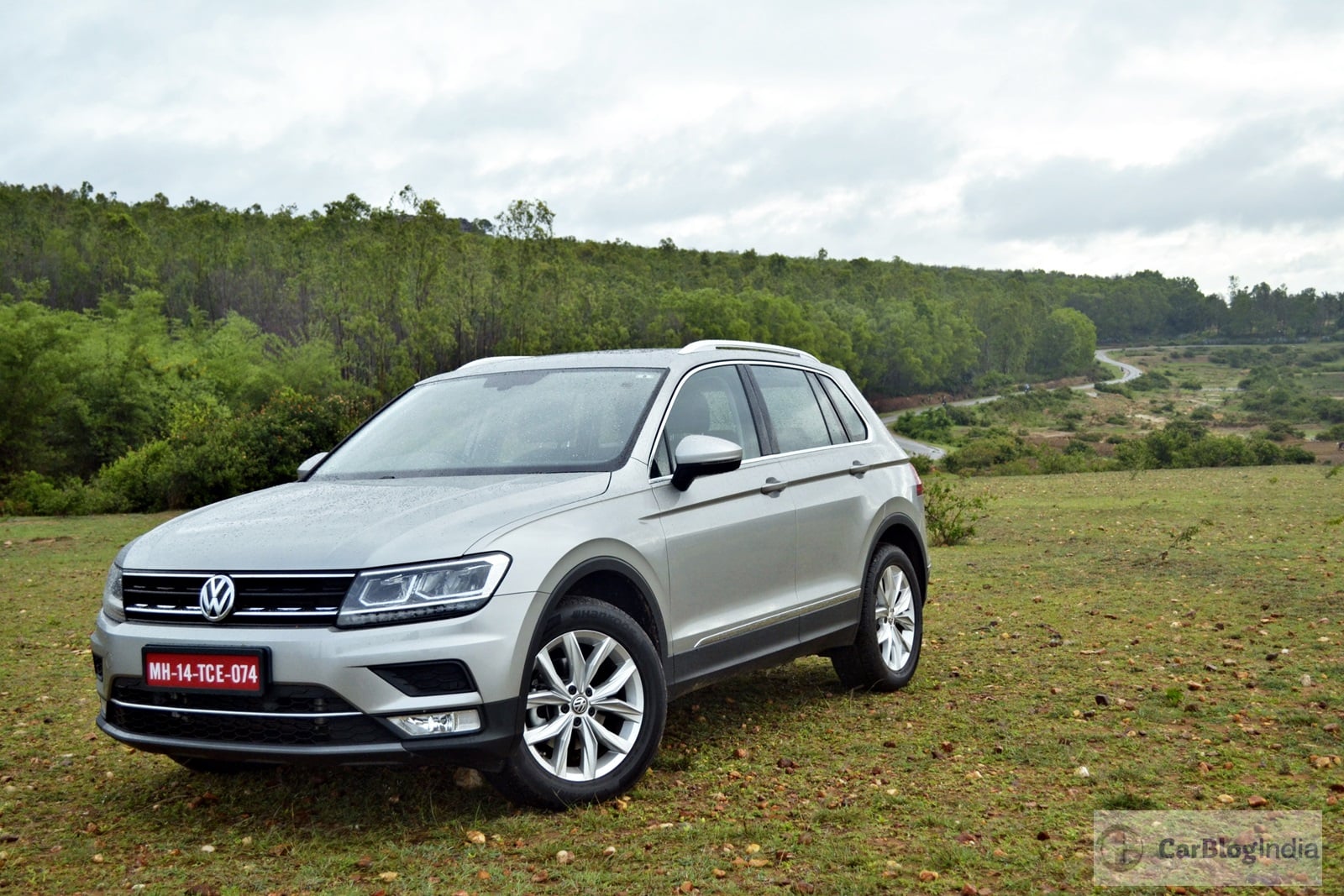 volkswagen tiguan test drive review images front angle CarBlogIndia