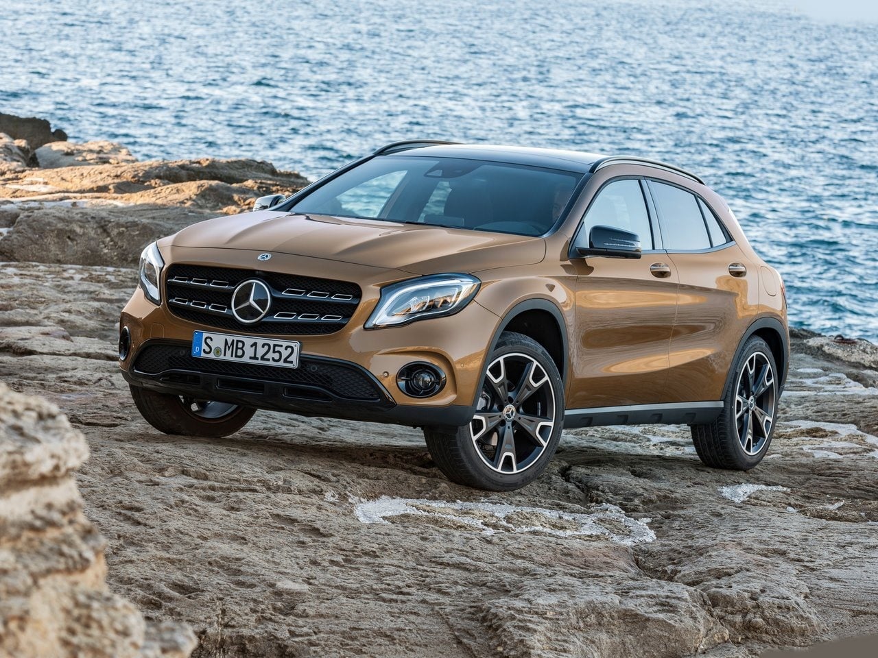 2017 mercedes gla facelift india images front angle