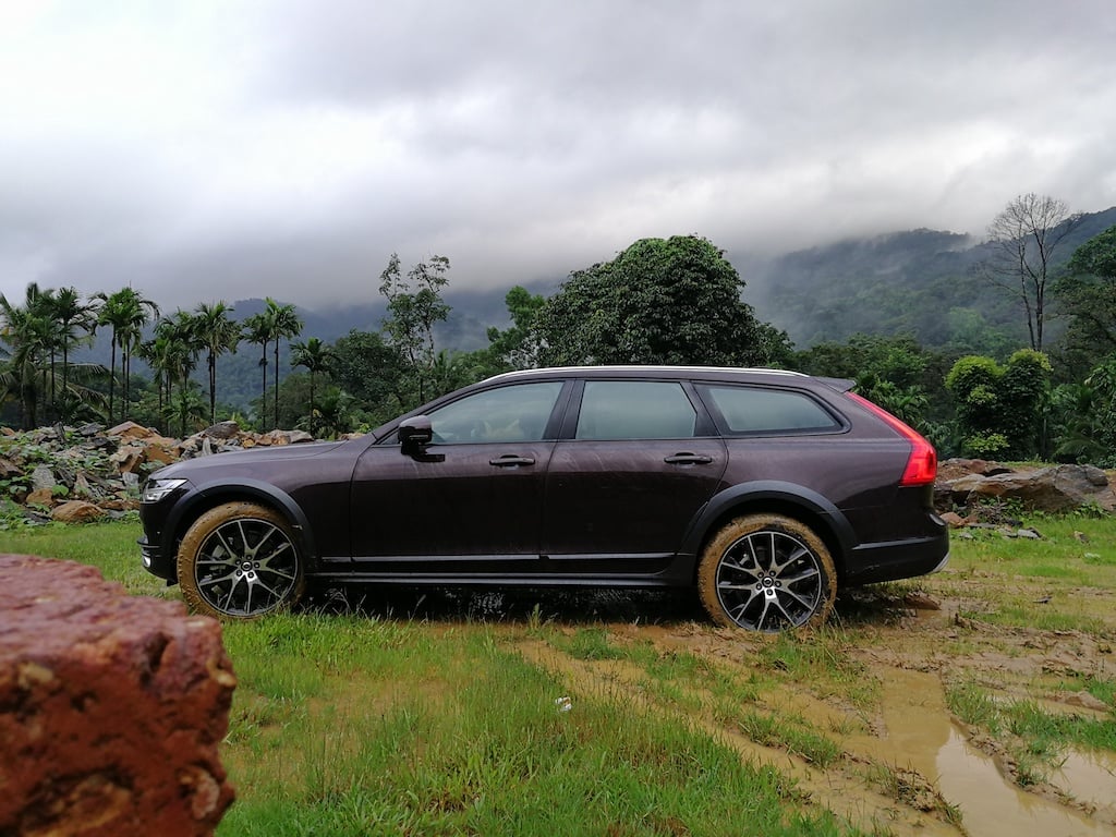 Volvo V90 Cross Country Test Drive Review- Luxurious & Practical Estate