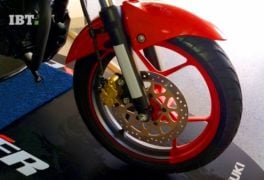 2017 suzuki gixxer red alloys