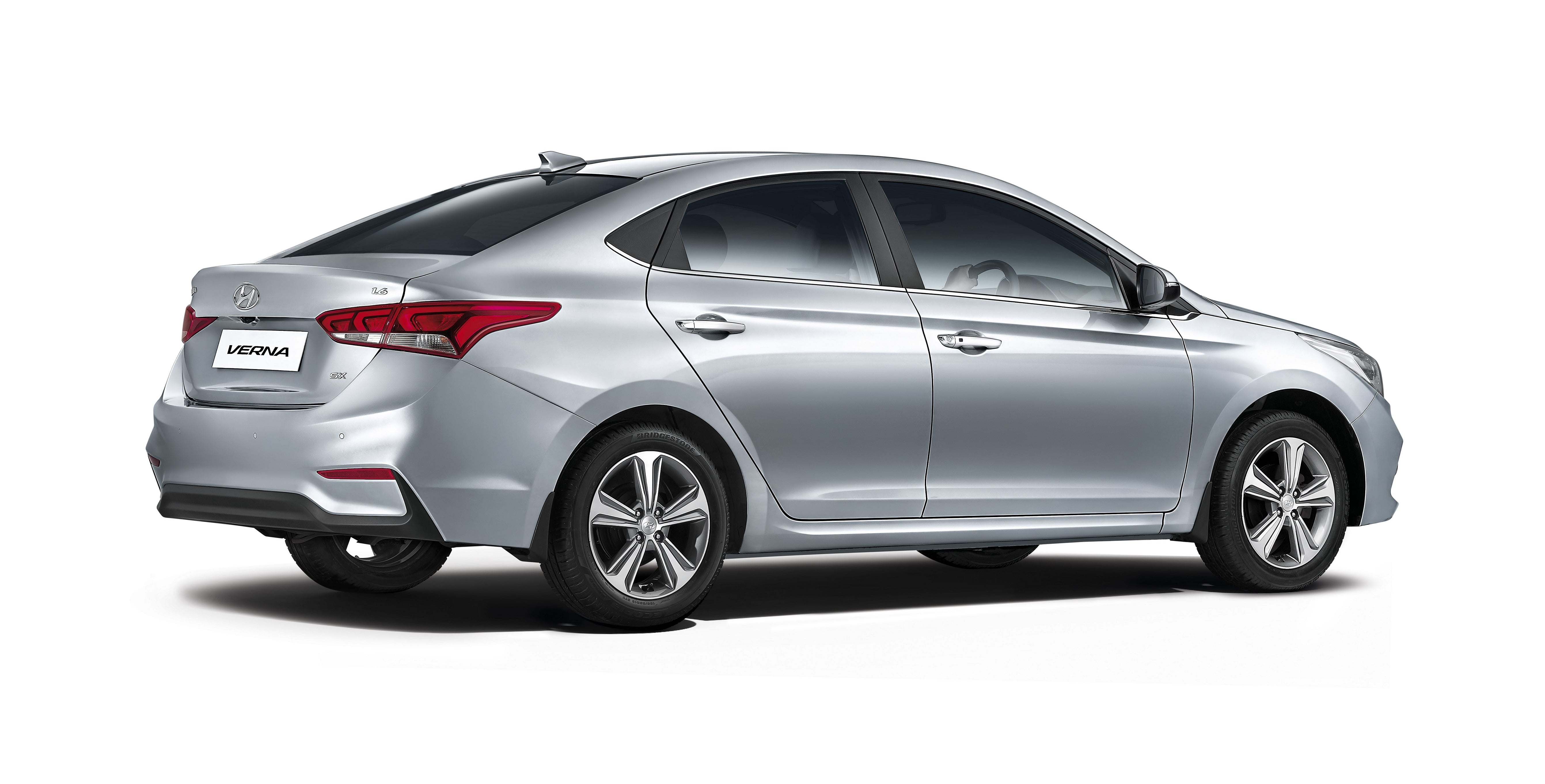 New 2017 Hyundai Verna vs Old Model Comparison - Price ...