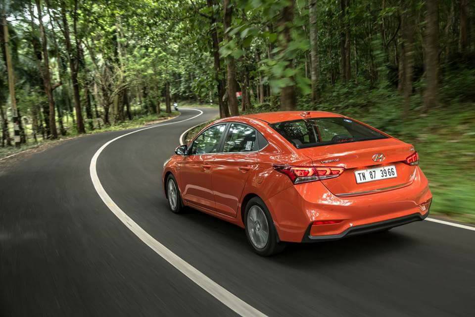 nouveau essai de hyundai verna 2017 essai routier images extérieur angle arrière action