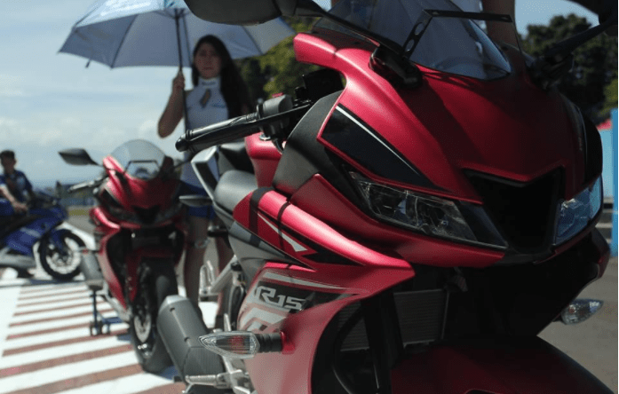 new yamaha r15 v3 2017 images front black red