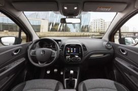 renault captur vs kaptur comparison interior