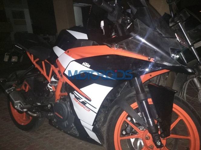 2018-KTM-RC390-spied-2