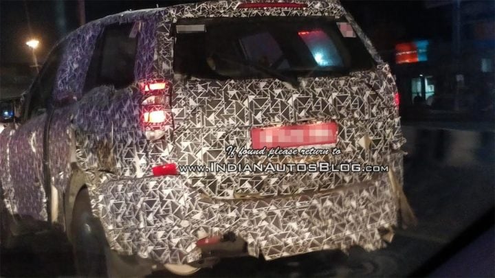 2018 Mahindra XUV 500 facelift spyshot