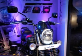 2018 bajaj avenger 220 images