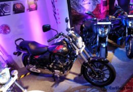 2018 bajaj avenger 220 images