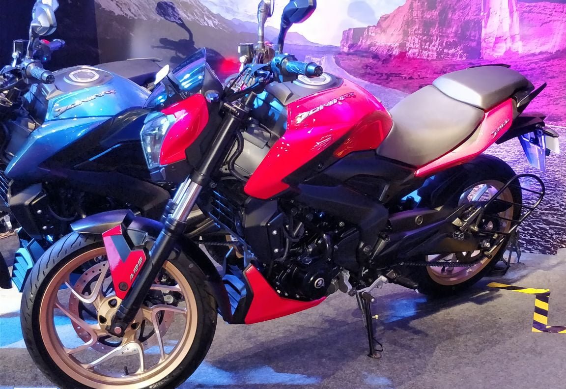 2018 bajaj dominar racing red colour images