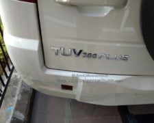 Mahindra TUV300 Plus Images rear badge