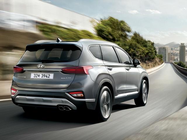 2019 Hyundai Santa Fe Rear Profile