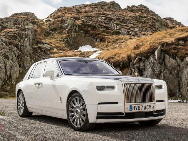 2018 Rolls Royce Phantom front profile