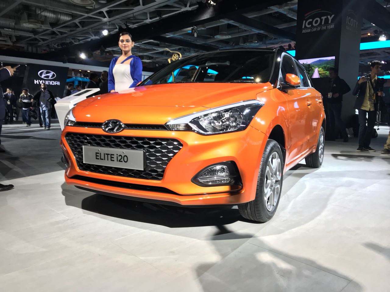 new 2018 hyundai elite i20 images front-angle orange black