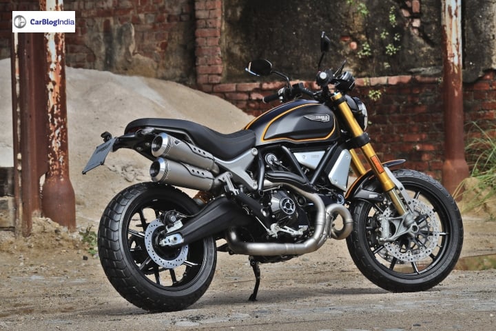 La Ducati Scrambler 1100 est une moto extrêmement polyvalente, qui peut donner une concurrence difficile à la BMW F 900 XR pour son côté pratique.