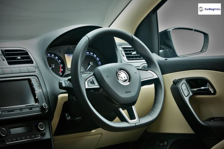 Skoda Rapid Onyx Edition interiors image