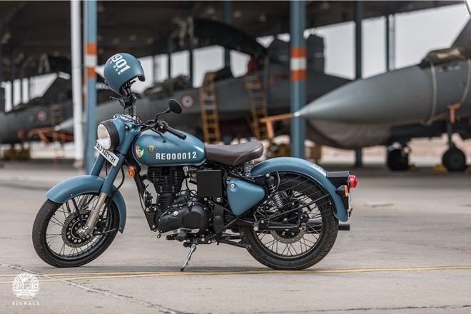 Royal enfield classic signals 350 airborne blue main Car Blog India Royal Enfield Classic Signals 350 Abs