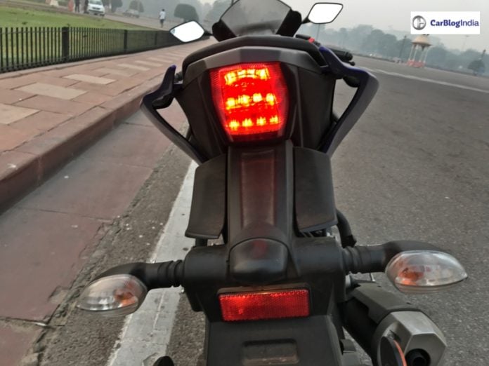 r15 v3 rider seat height