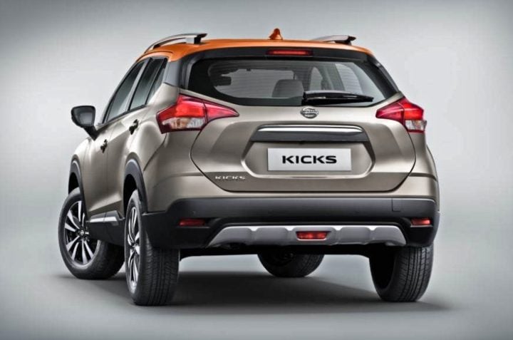 nissan kicks rear image