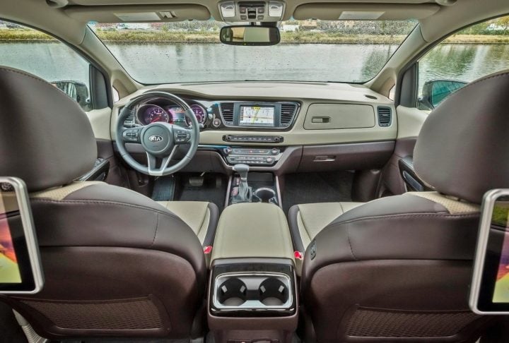 kia carnival interior image