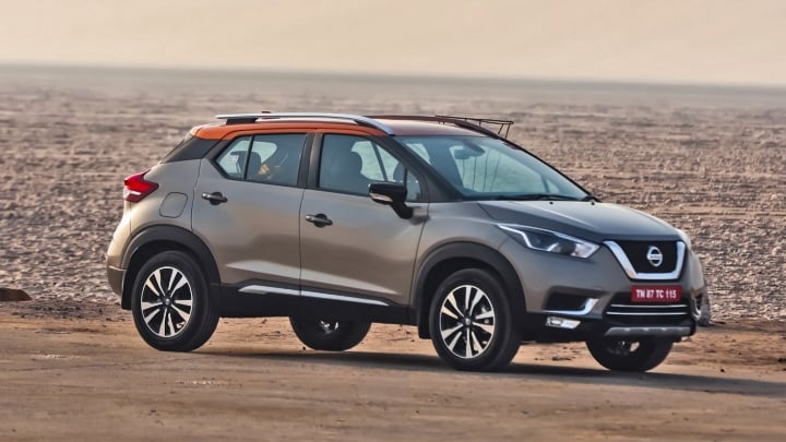 nissan kicks side image