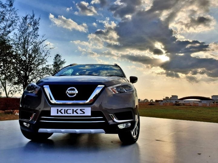 nissan kicks side image