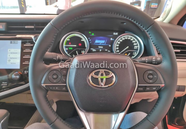 2019 toyota camry steering image