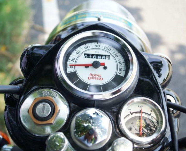 Royal enfield classic 350 instrument cluster 720x586 Car Blog India