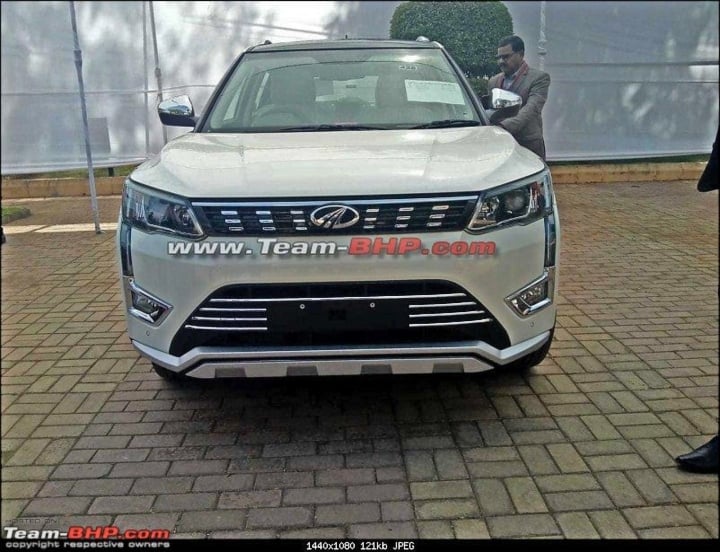 mahindra xuv 300 W8 option image