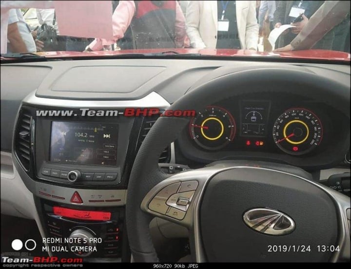 mahindra xuv 300 w8 interior image