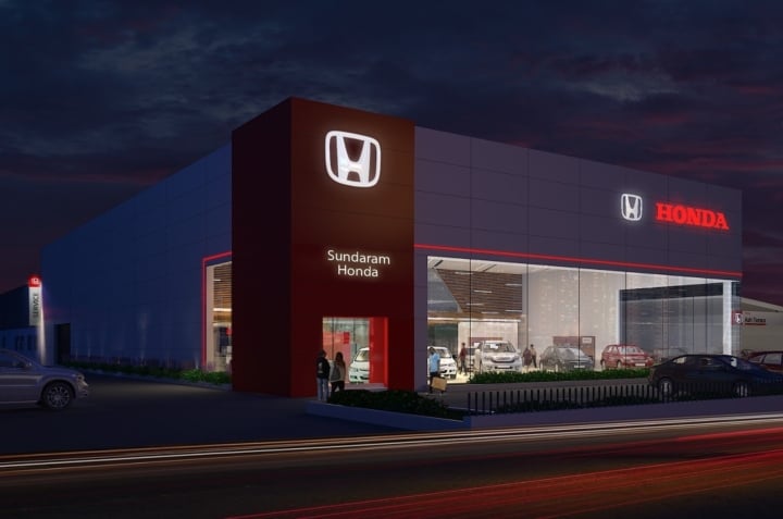 honda dealership night image