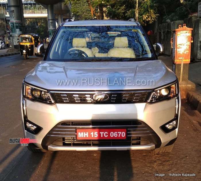 mahindra xuv 300 amt front image