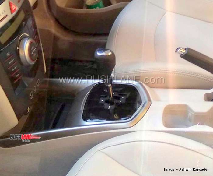 mahindra xuv 300 amt interiors image