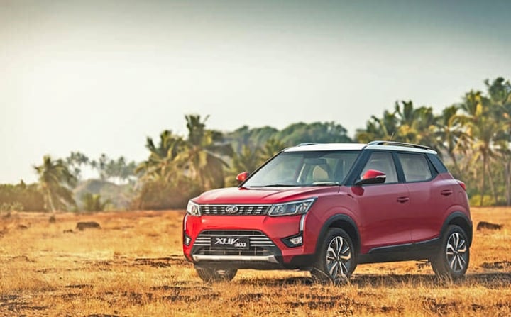 mahindra xuv 300 front image