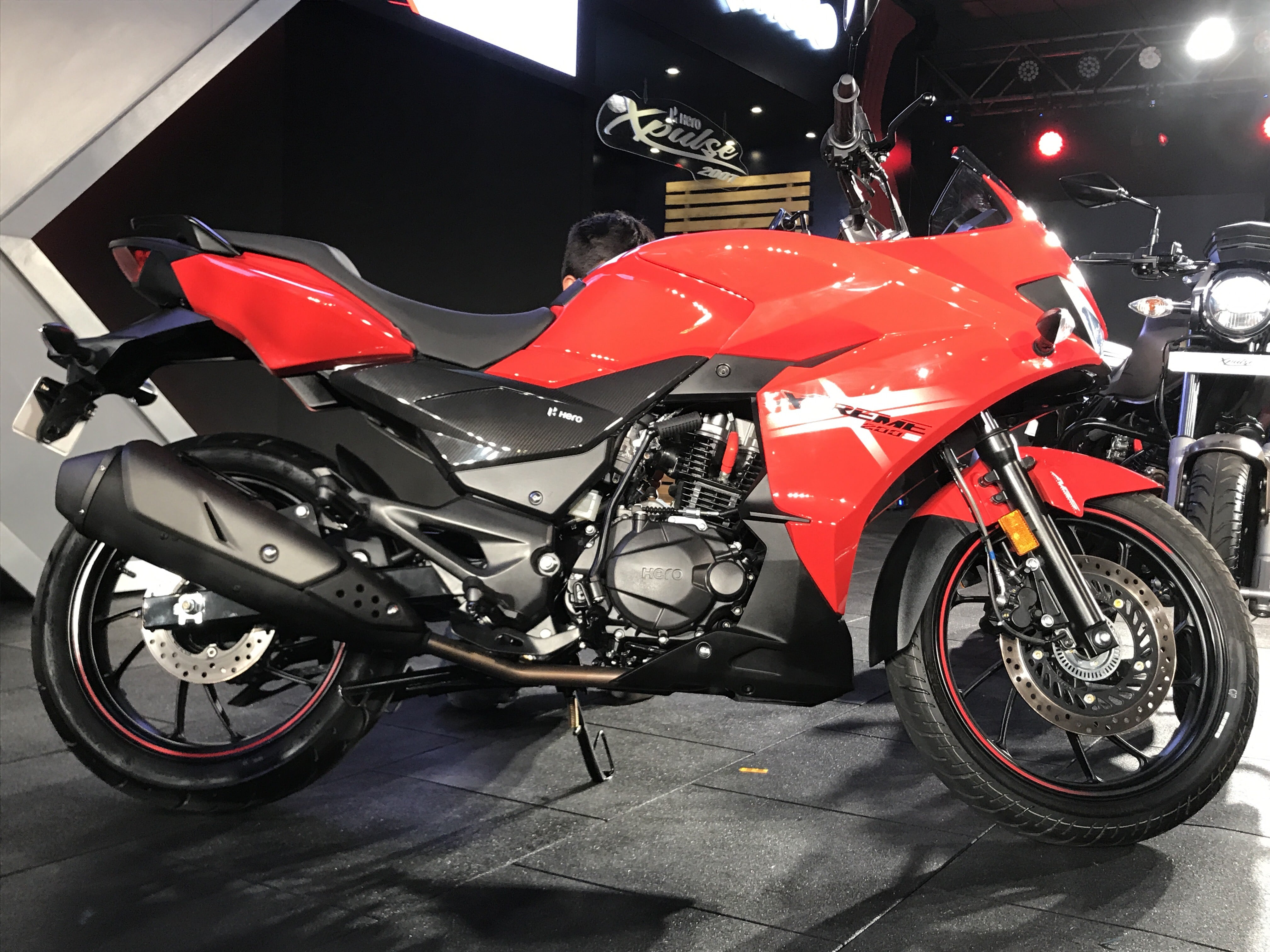 Hero Xtreme 160R 4V Price - Mileage, Colours, Images | BikeDekho