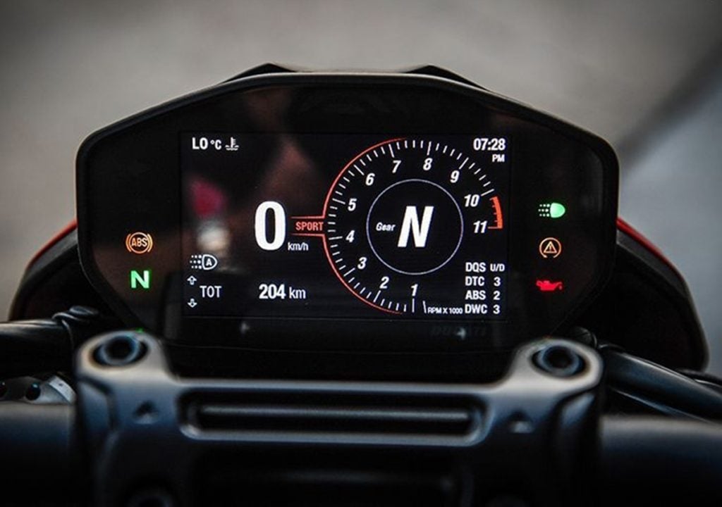  Ducati Hypermotard 950 gets a new 4.3" TFT display