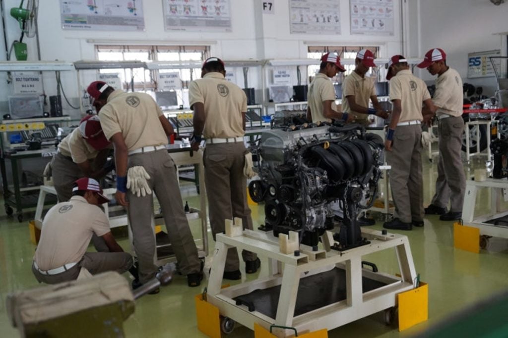 Students working on powertrains at Toyota Technical Training Institute (TTTI) 