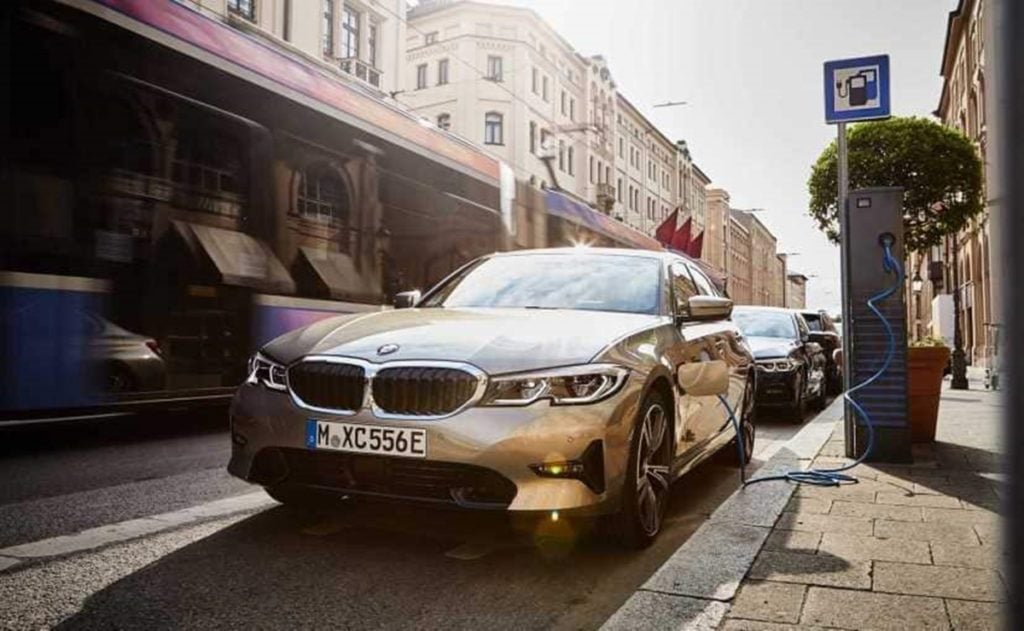 BMW 3-series plug-in Hybrid unveiled globally