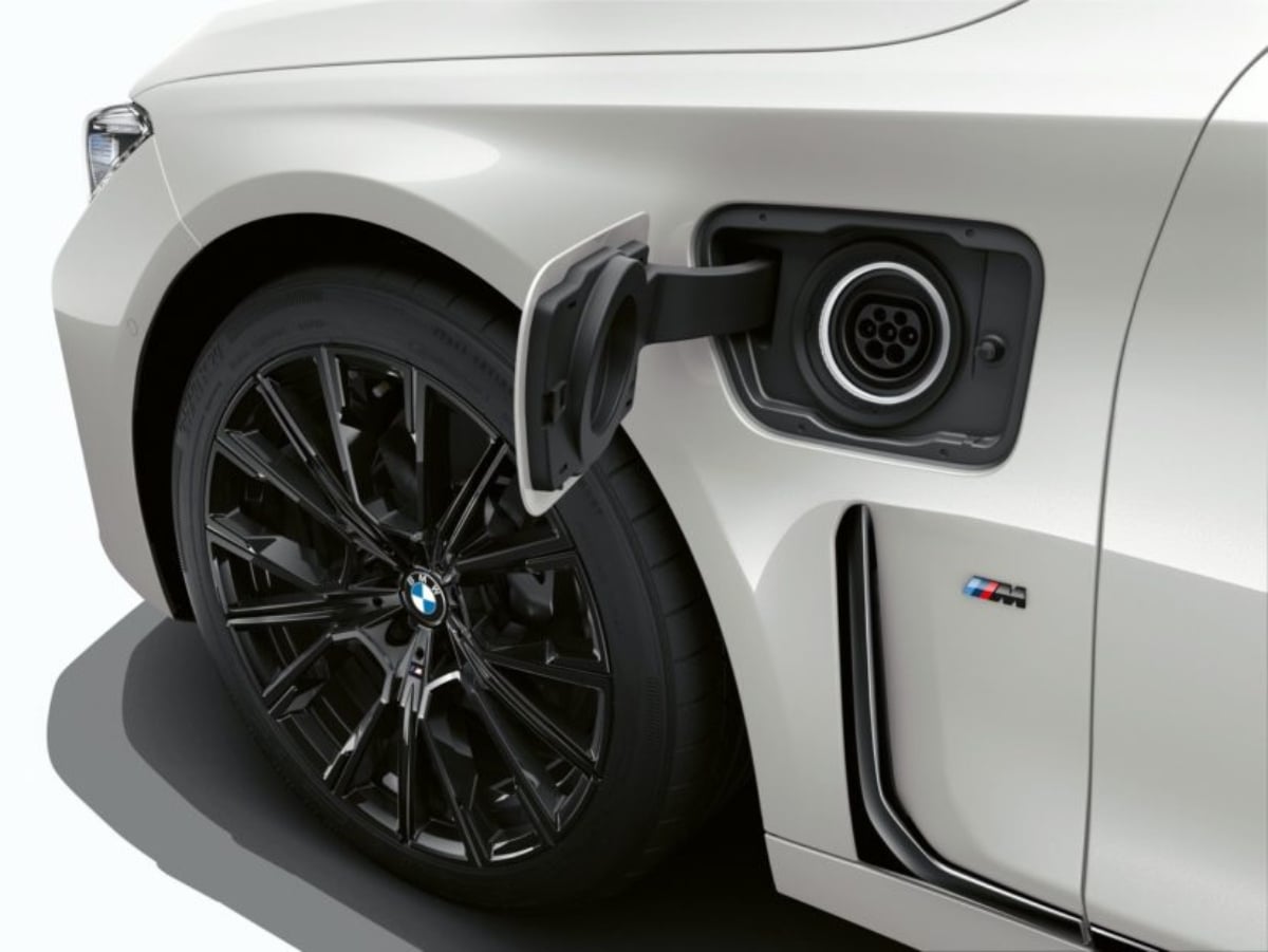 BMW 7 series electric image