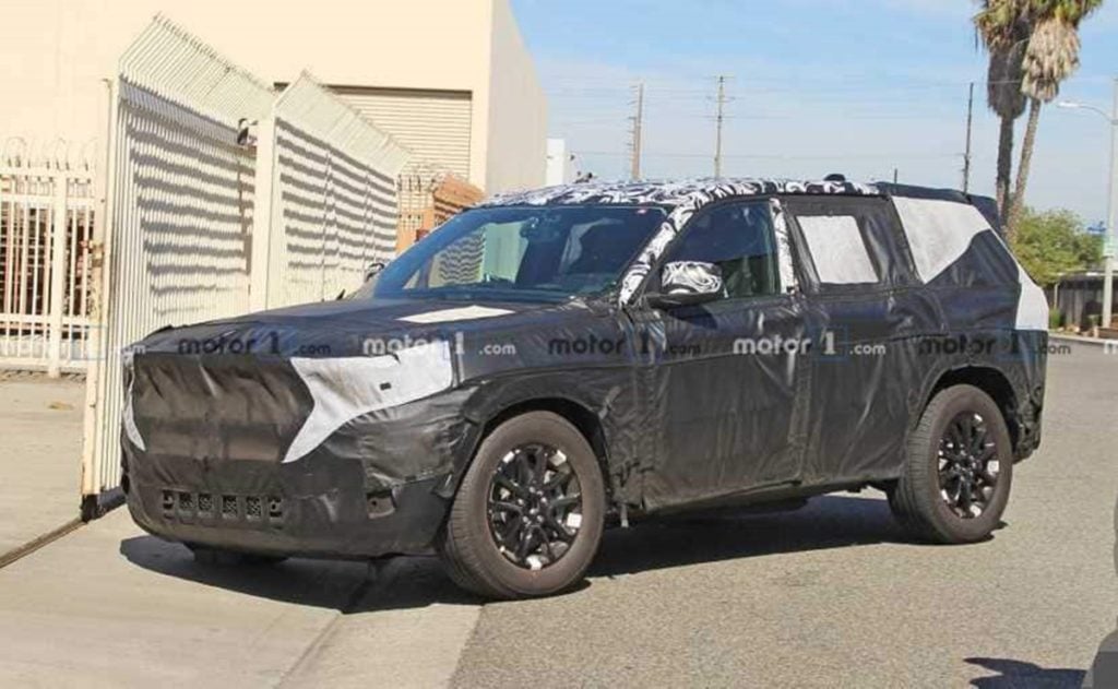 Next-gen Jeep Grand Cherokee spotted testing for the first time