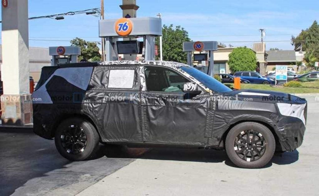 The new Jeep Grand Cherokee is much larger and beefier than before