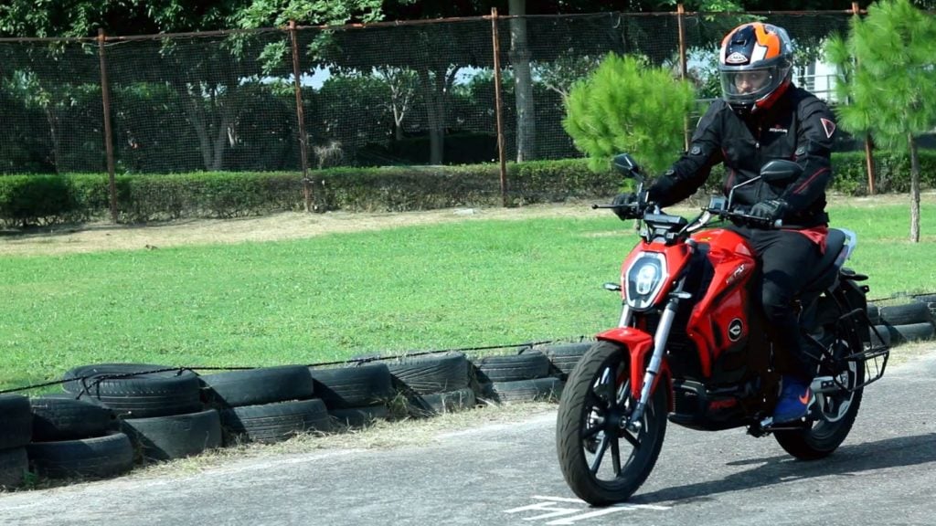 Complete Features Of Revolt RV400 Electric Motorcycle Explained