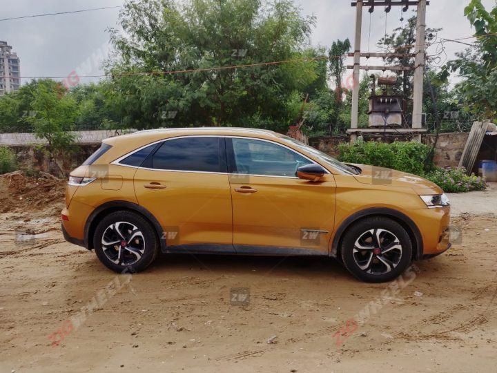 Side profile of the DS 7 Crossback