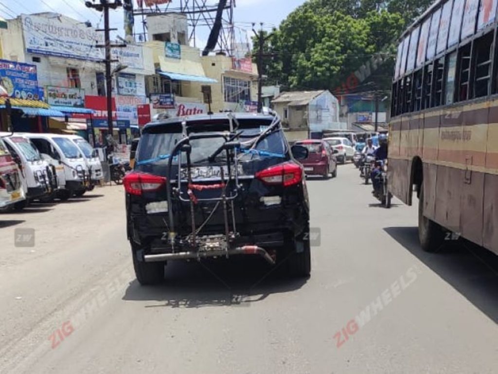 Mahindra Alturas G4 spotted testing for BS-VI compliance