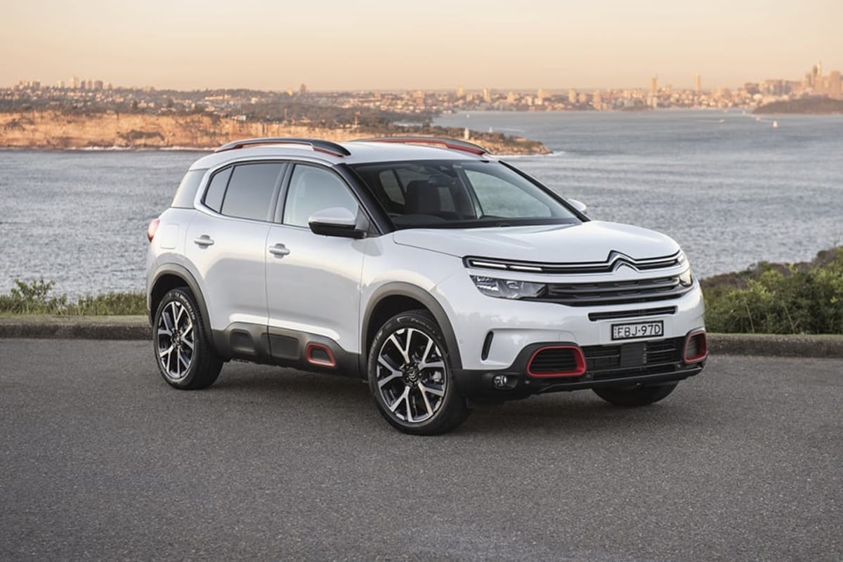 2019-Citroen-C5-Aircross-Shine-white-1200x800p-2