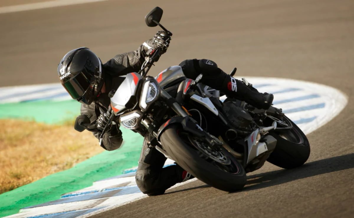 2020-Triumph-Street-Triple-RS-1